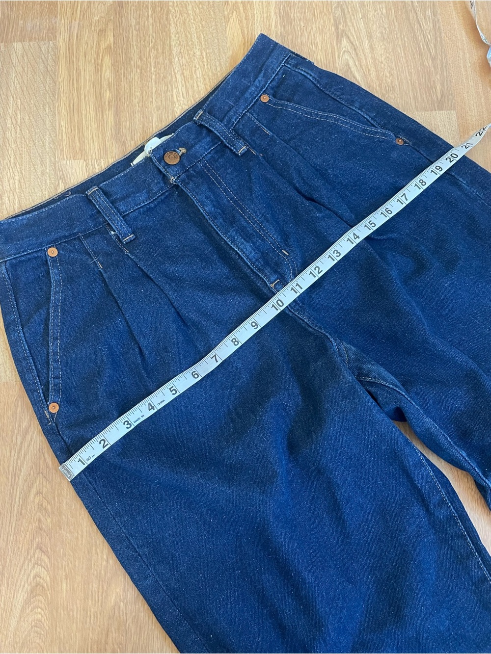 MADEWELL Baggy Straight Jeans in Woodham Wash: Pleated Edition - Picture 6 of 13